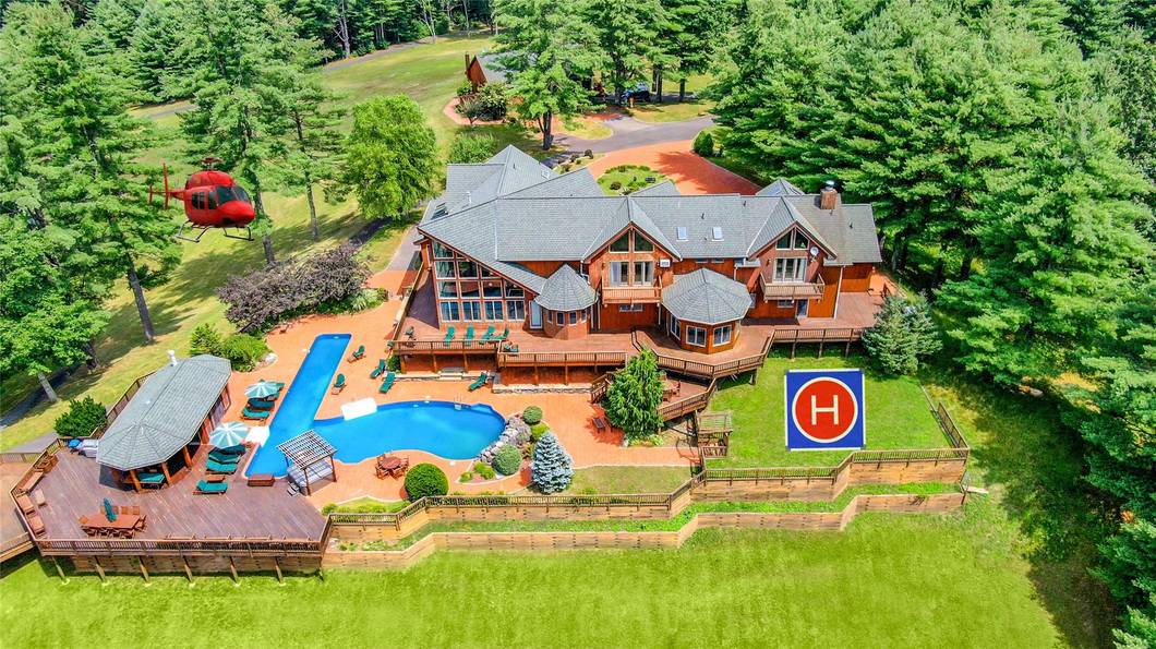 Casa de 12 Dormitorios en Venta en Monticello - NY - EE. UU. - 1