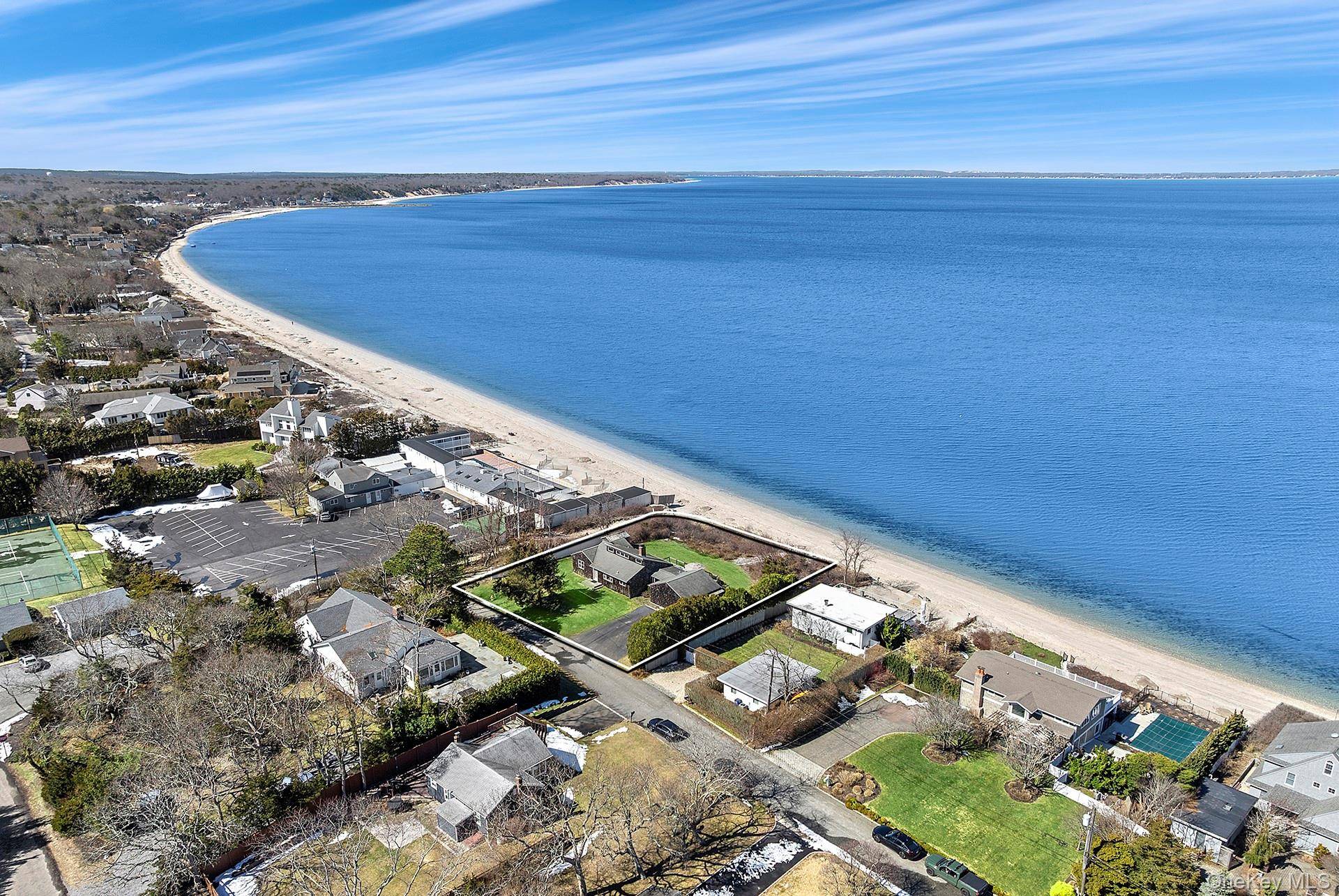 Casa com 2 Quartos à Beira-Mar à Venda em Hampton Bays - Nova Iorque - EUA - 1