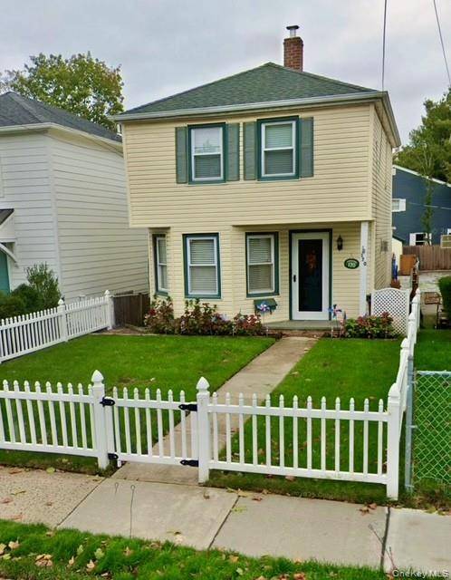 Casa com 2 Quartos à Beira-Mar à Venda em Locust Valley - Nova Iorque - EUA - 1