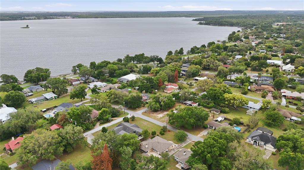 Casa com 2 Quartos à Venda em Howey In The Hills - Flórida - EUA - 2