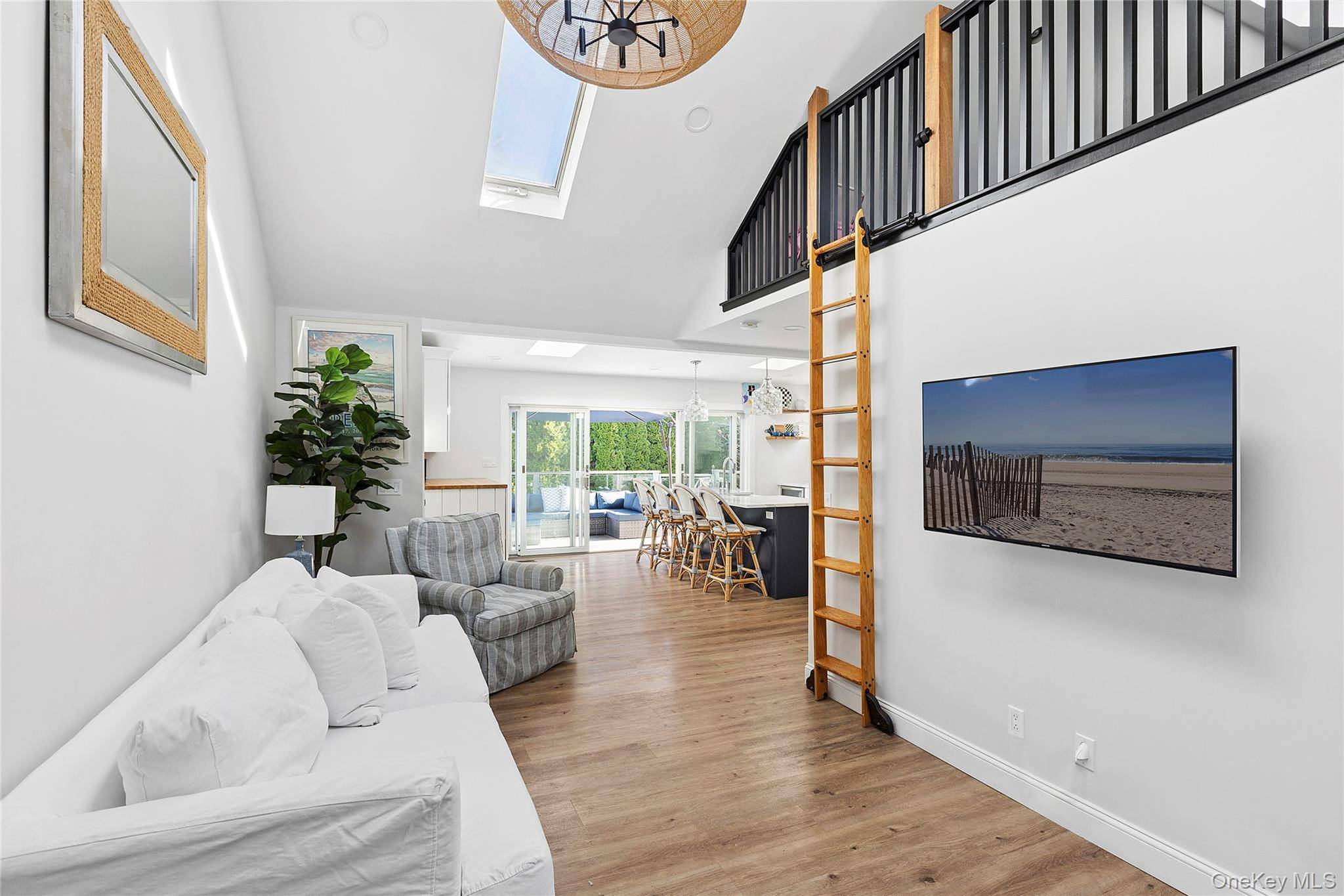 Casa com 3 Quartos à Beira-Mar à Venda em Hampton Bays - Nova Iorque - EUA - 2