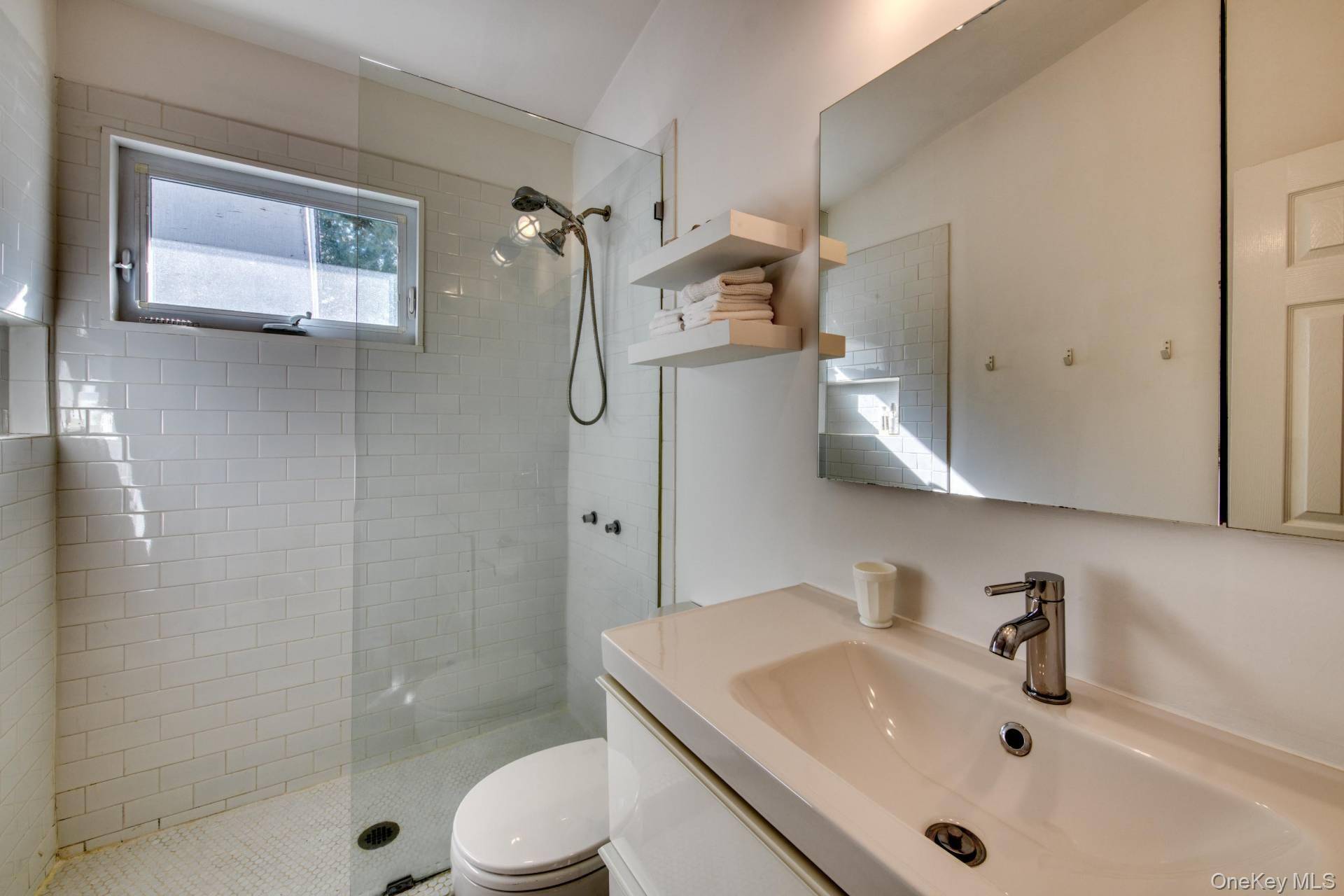 Casa com 3 Quartos à Beira-Mar à Venda em Hampton Bays - Nova Iorque - EUA - 8