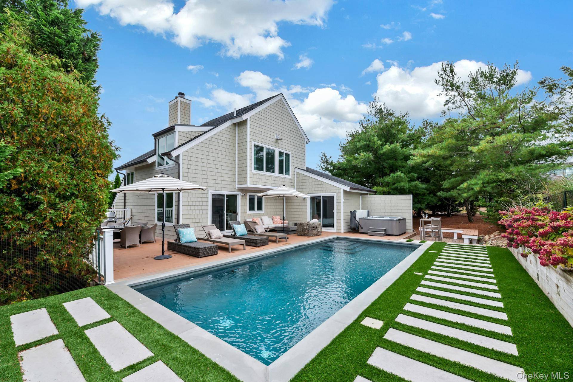 Casa com 3 Quartos à Beira-Mar à Venda em Hampton Bays - Nova Iorque - EUA - 2