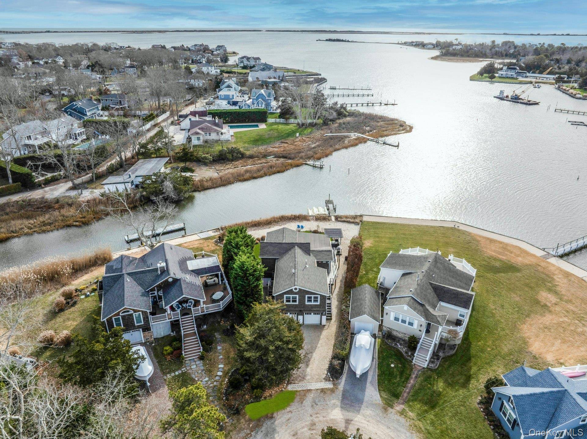 Casa de 3 Dormitorios Frente al Mar en Venta en Hampton Bays - Nueva York - EE. UU. - 1