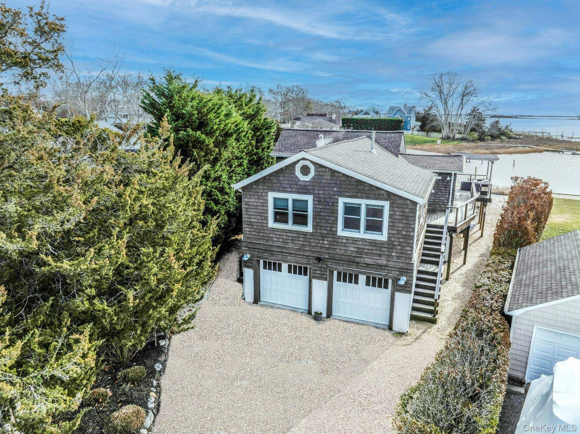 Casa de 3 Dormitorios Frente al Mar en Venta en Hampton Bays - Nueva York - EE. UU. - 2