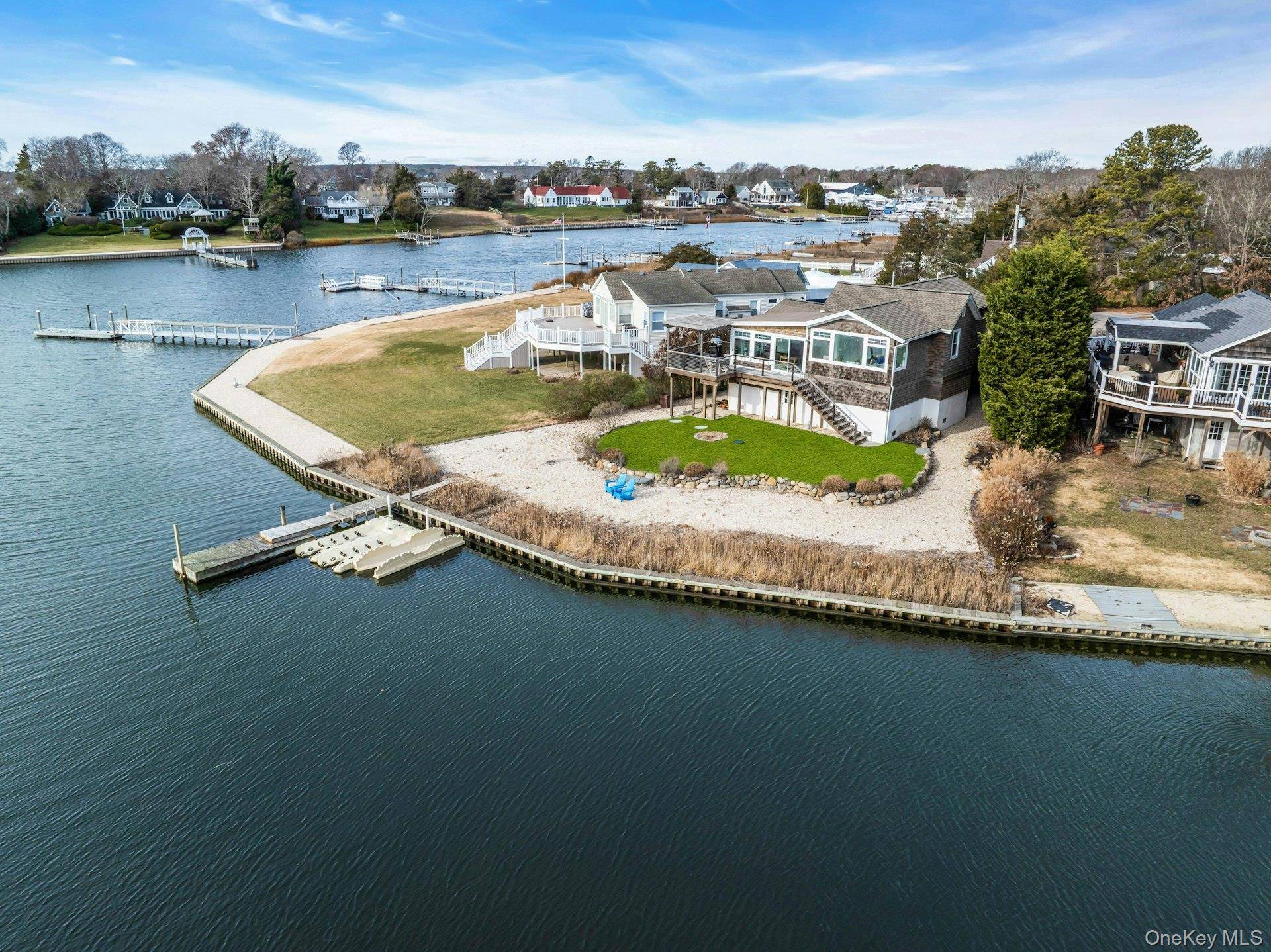 Casa de 3 Dormitorios Frente al Mar en Venta en Hampton Bays - Nueva York - EE. UU. - 3