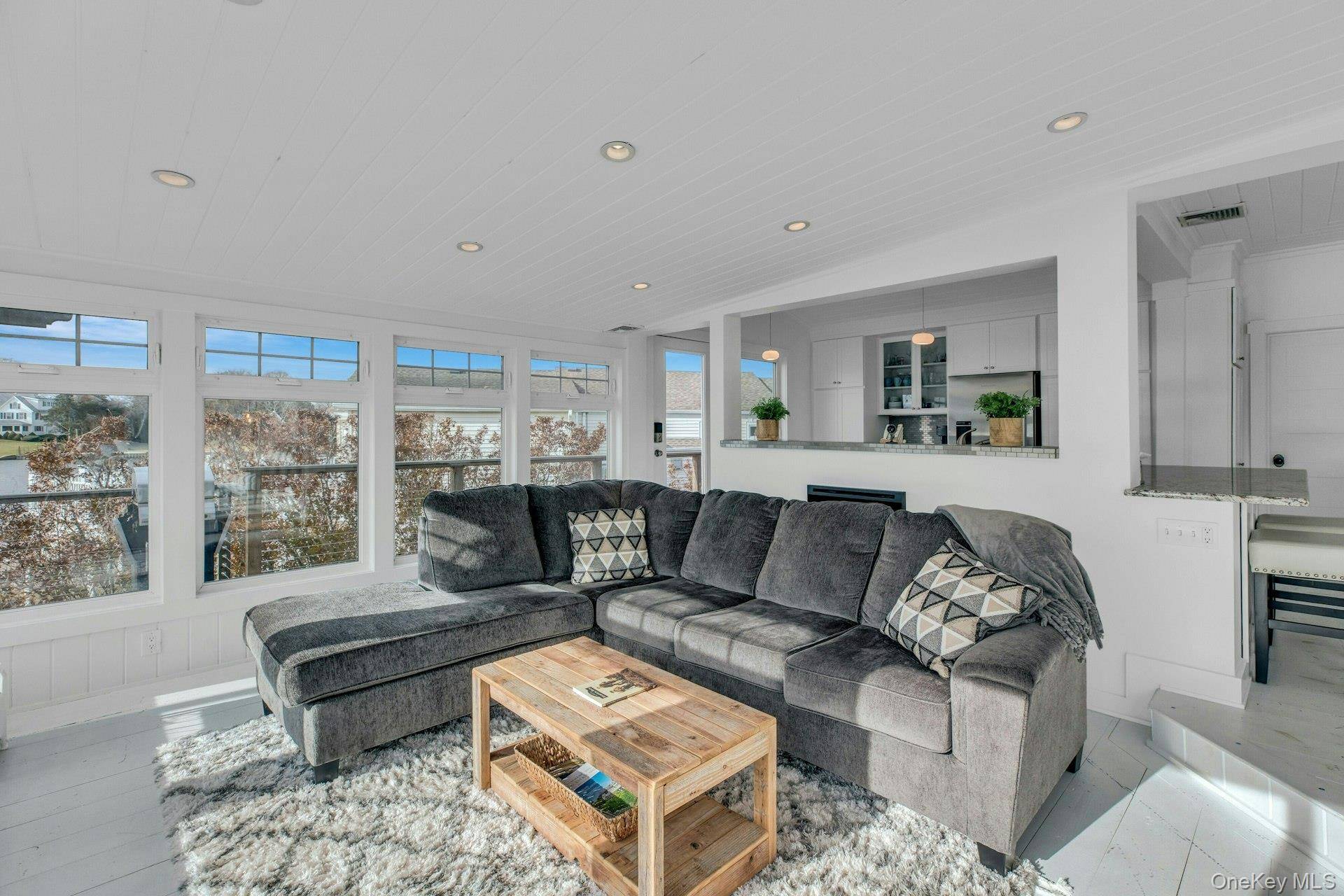 Casa de 3 Dormitorios Frente al Mar en Venta en Hampton Bays - Nueva York - EE. UU. - 5