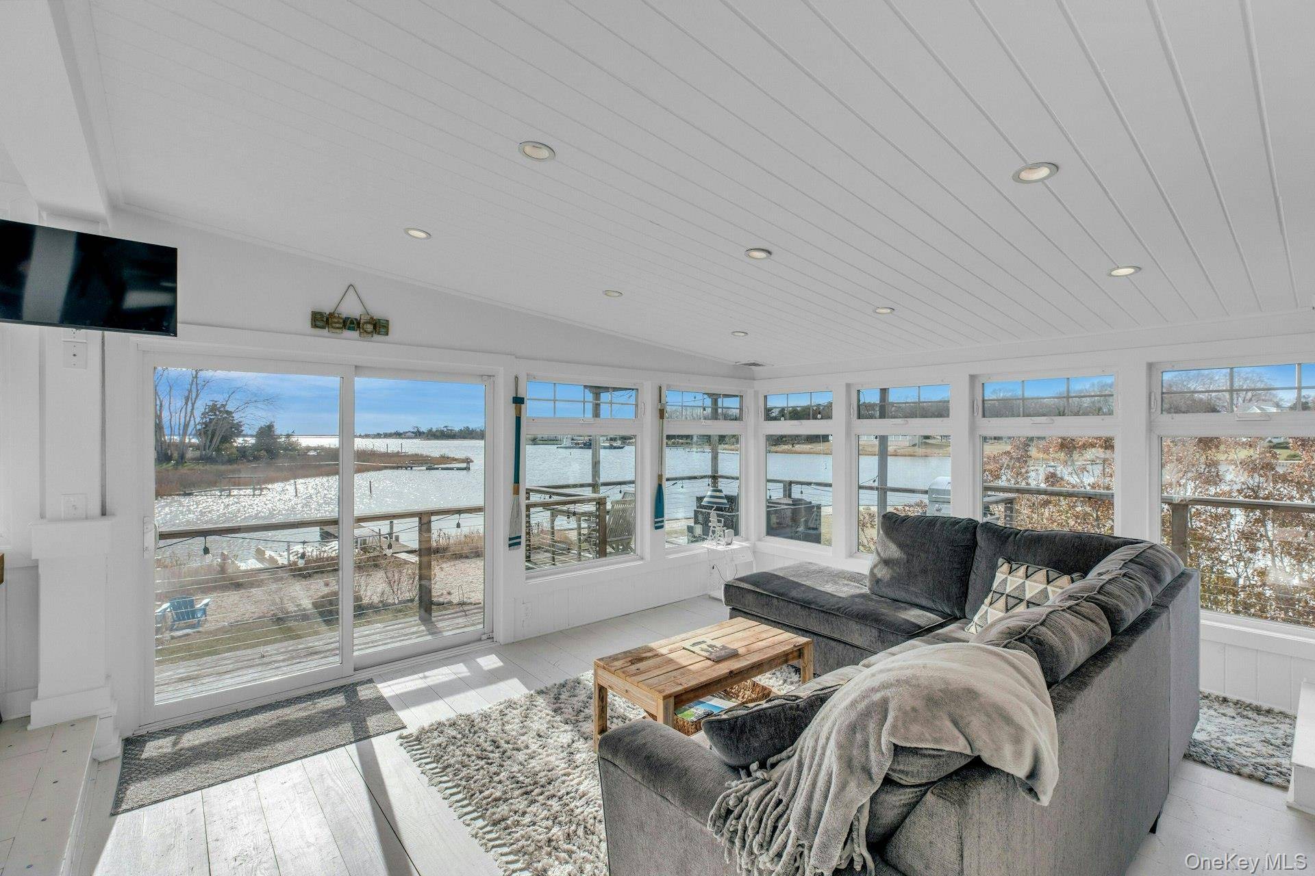 Casa de 3 Dormitorios Frente al Mar en Venta en Hampton Bays - Nueva York - EE. UU. - 6