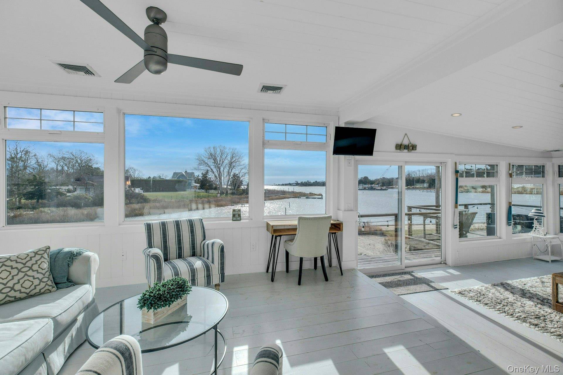 Casa de 3 Dormitorios Frente al Mar en Venta en Hampton Bays - Nueva York - EE. UU. - 7