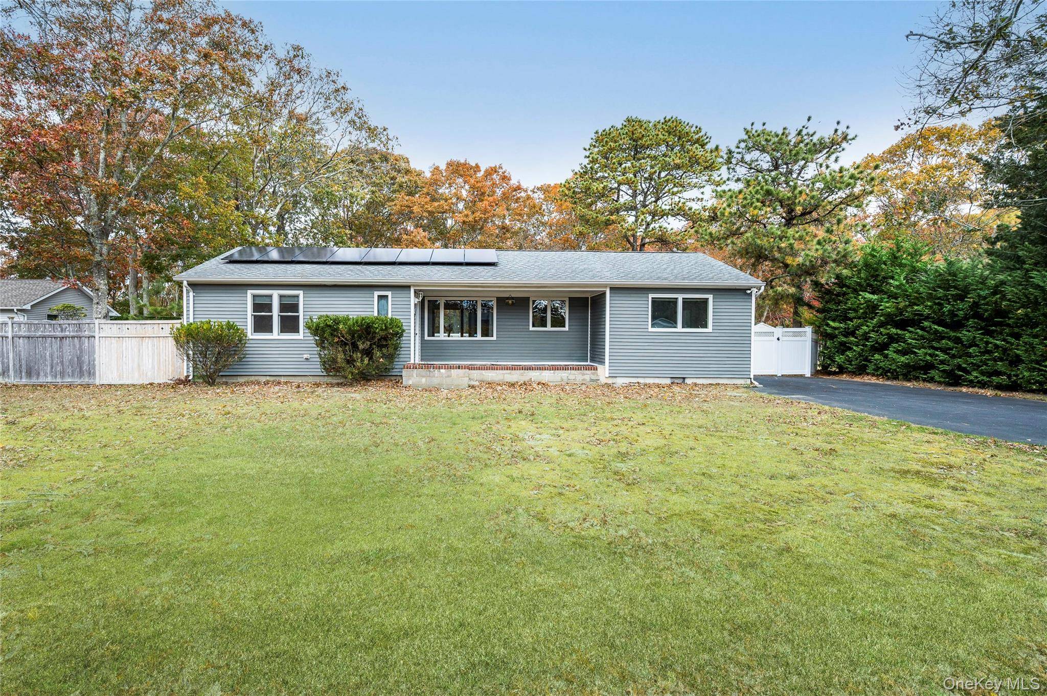 Casa com 3 Quartos à Beira-Mar à Venda em Hampton Bays - Nova Iorque - EUA - 2