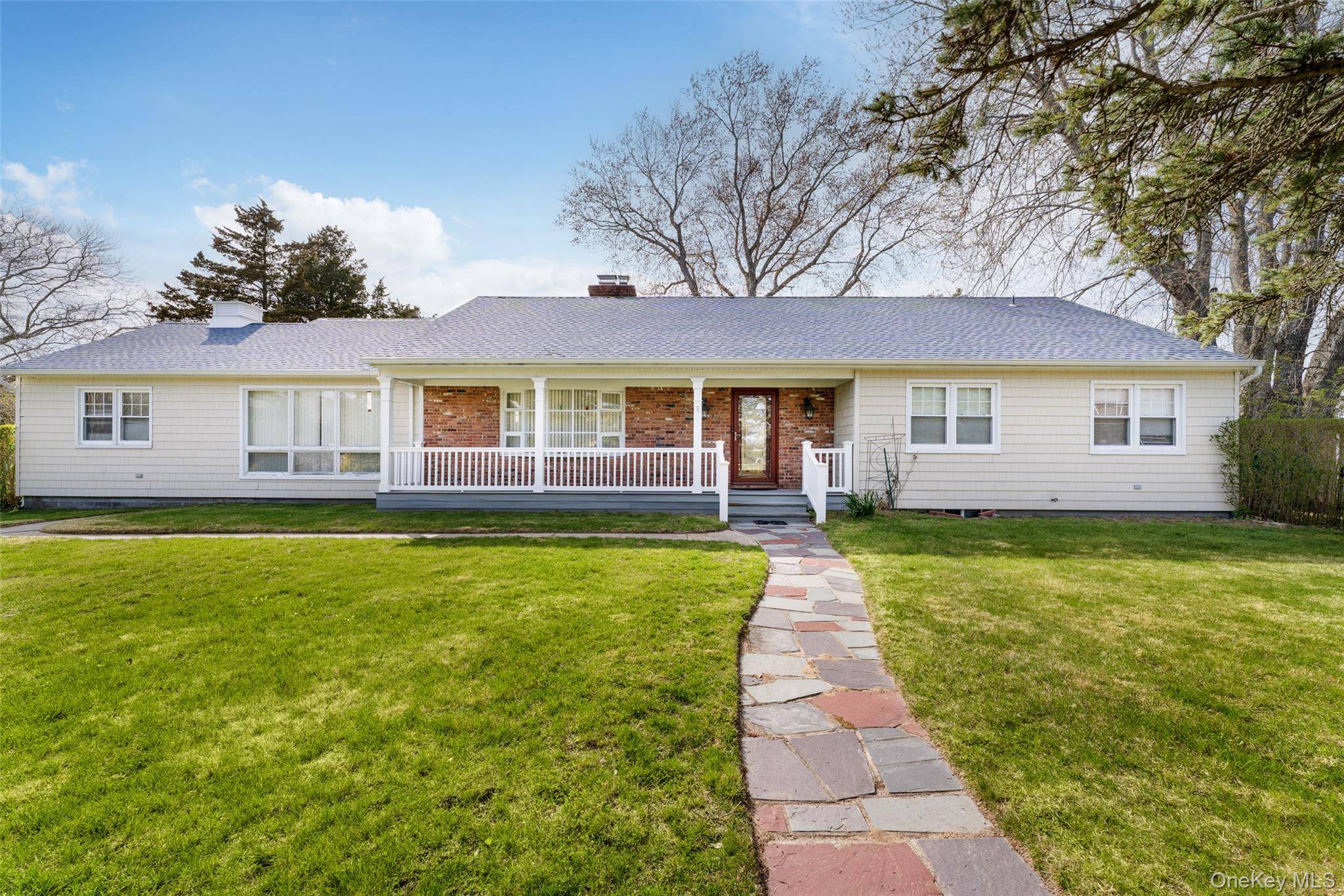 Casa com 3 Quartos à Venda em Hampton Bays - Nova Iorque - EUA - 1