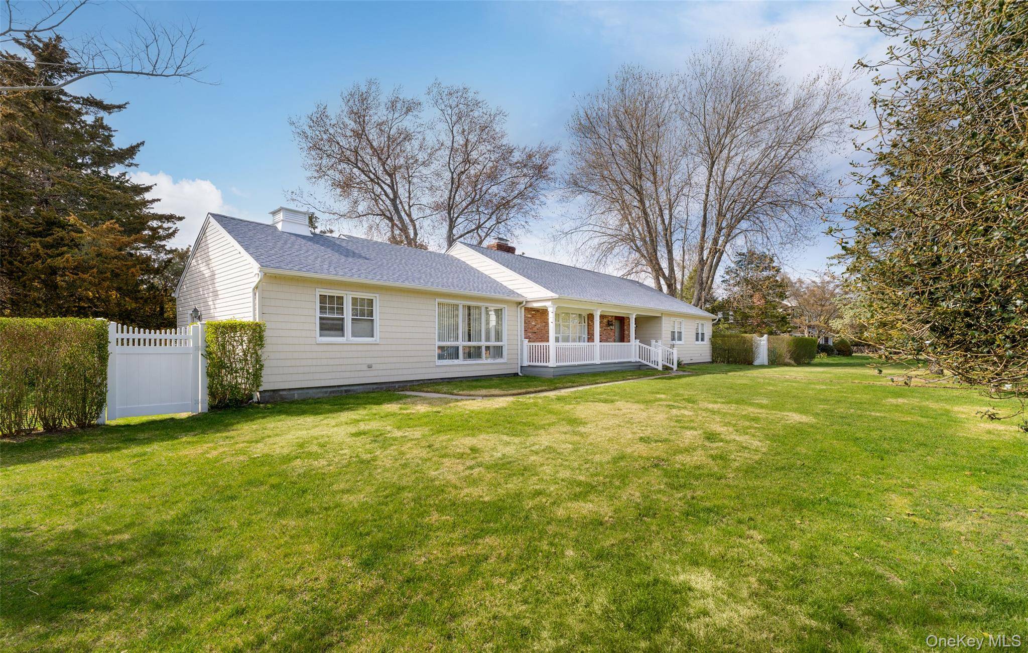 Casa com 3 Quartos à Venda em Hampton Bays - Nova Iorque - EUA - 2