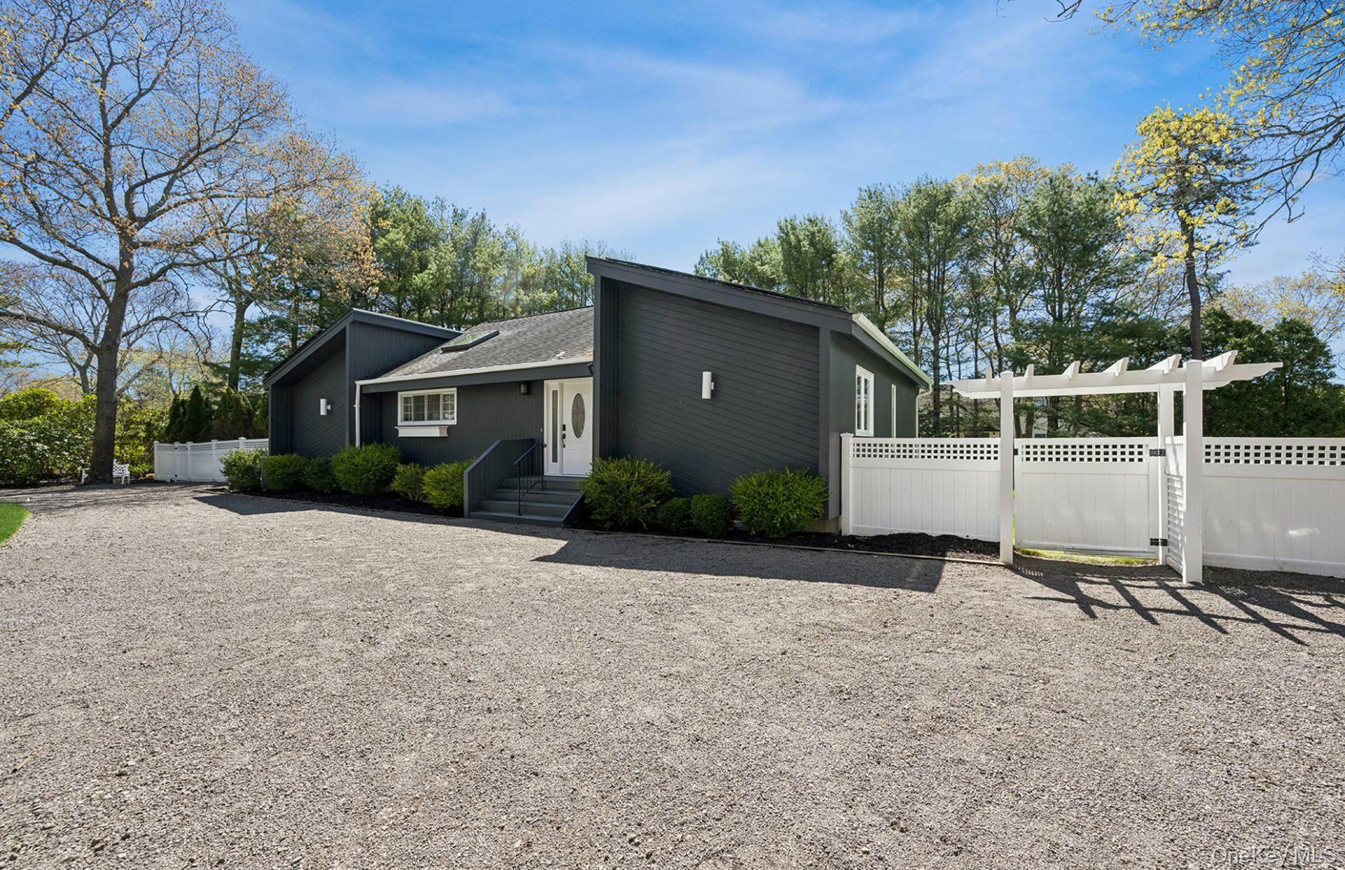 Casa com 3 Quartos à Venda em Hampton Bays - Nova Iorque - EUA - 2