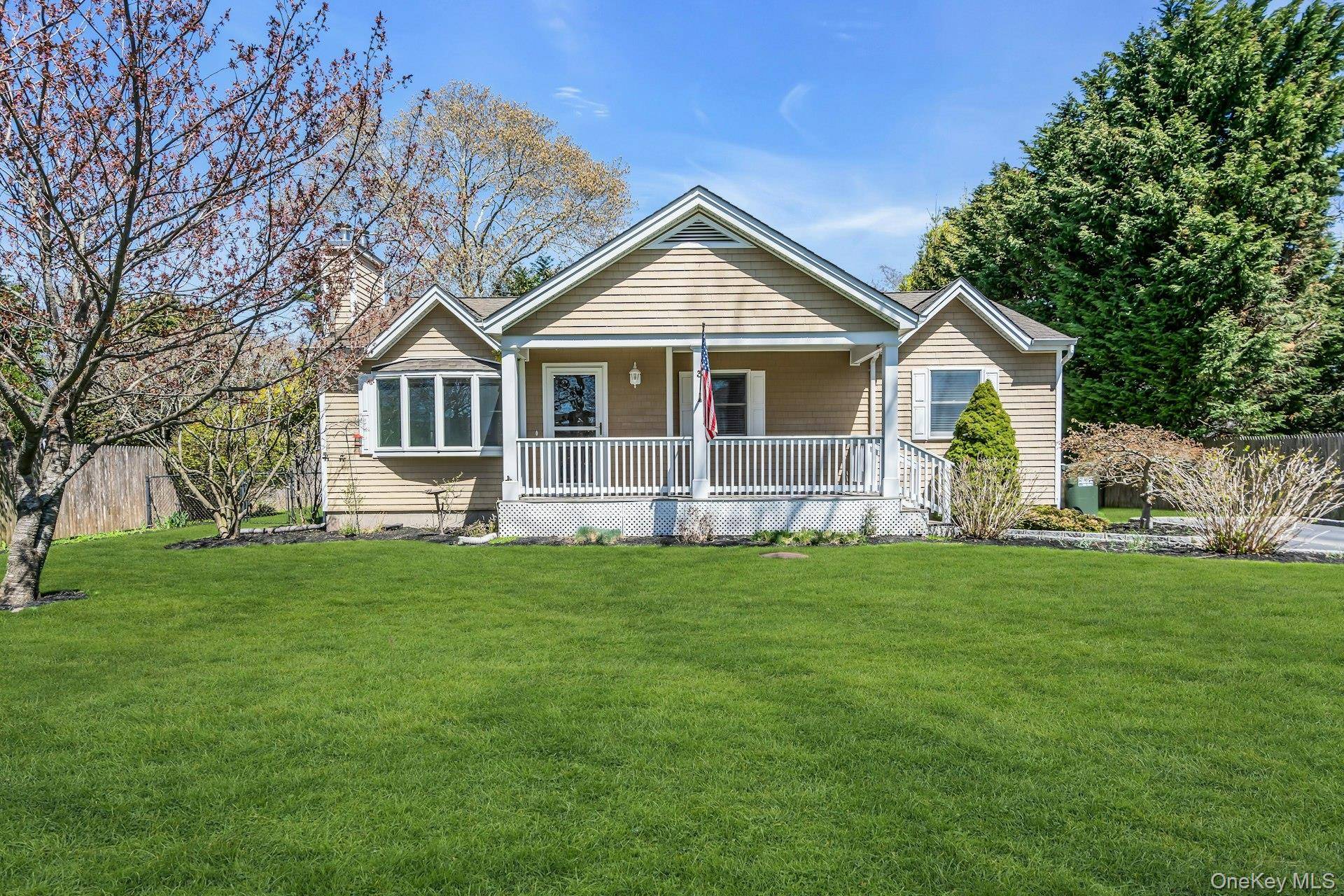 Casa com 3 Quartos à Venda em Hampton Bays - Nova Iorque - EUA - 1