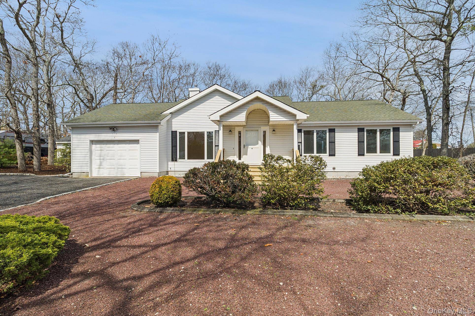 Casa com 3 Quartos à Venda em Hampton Bays - Nova Iorque - EUA - 1
