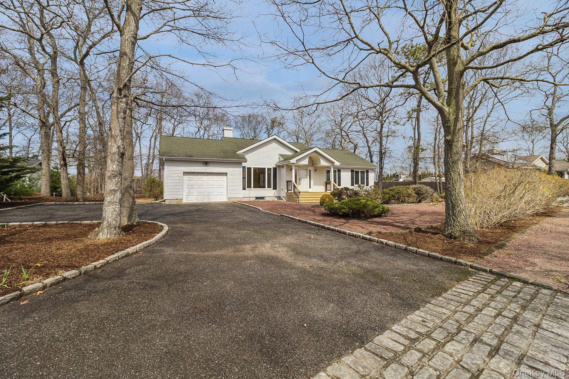 Casa com 3 Quartos à Venda em Hampton Bays - Nova Iorque - EUA - 2