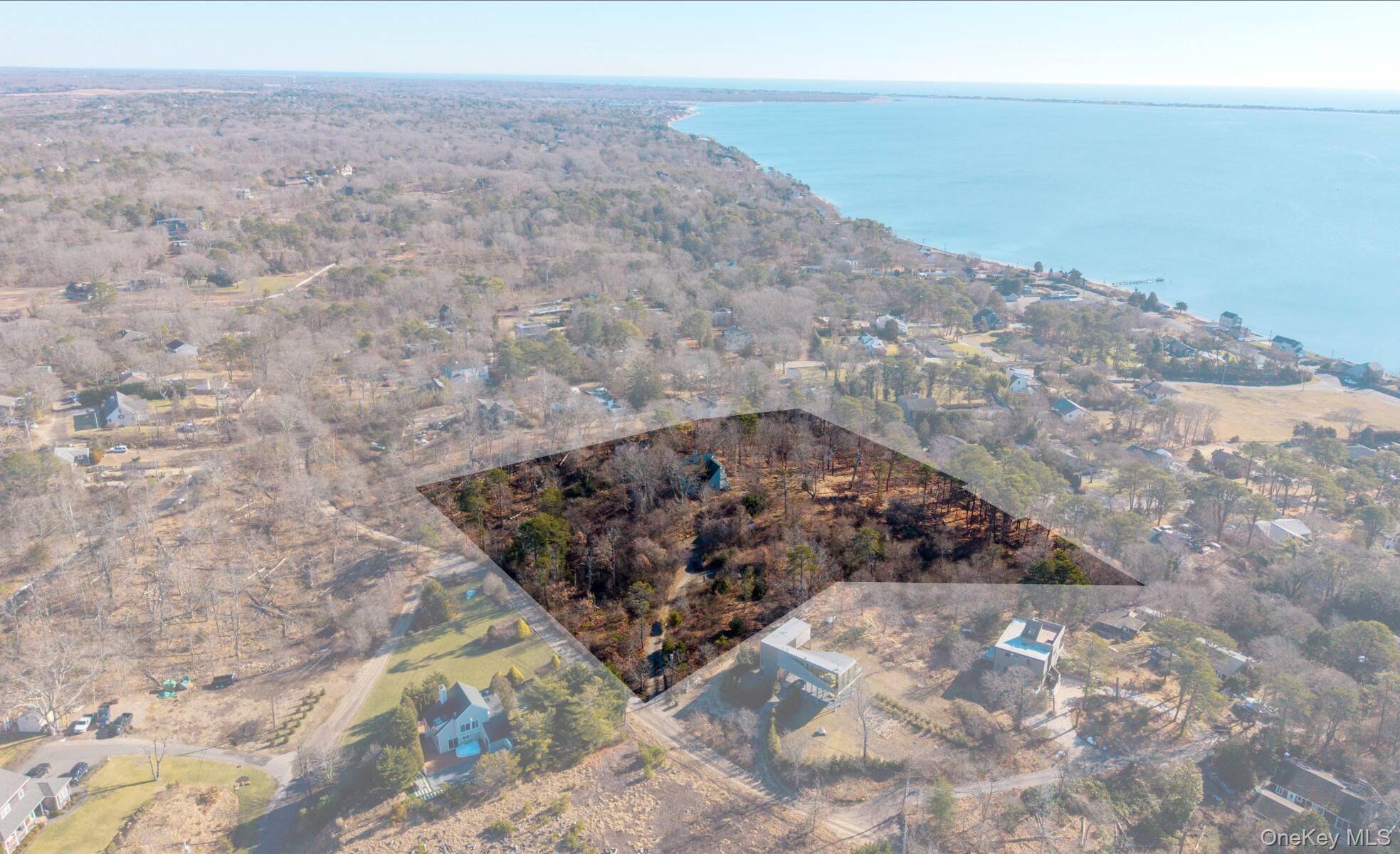 Casa com 3 Quartos à Venda em Hampton Bays - Nova Iorque - EUA - 2