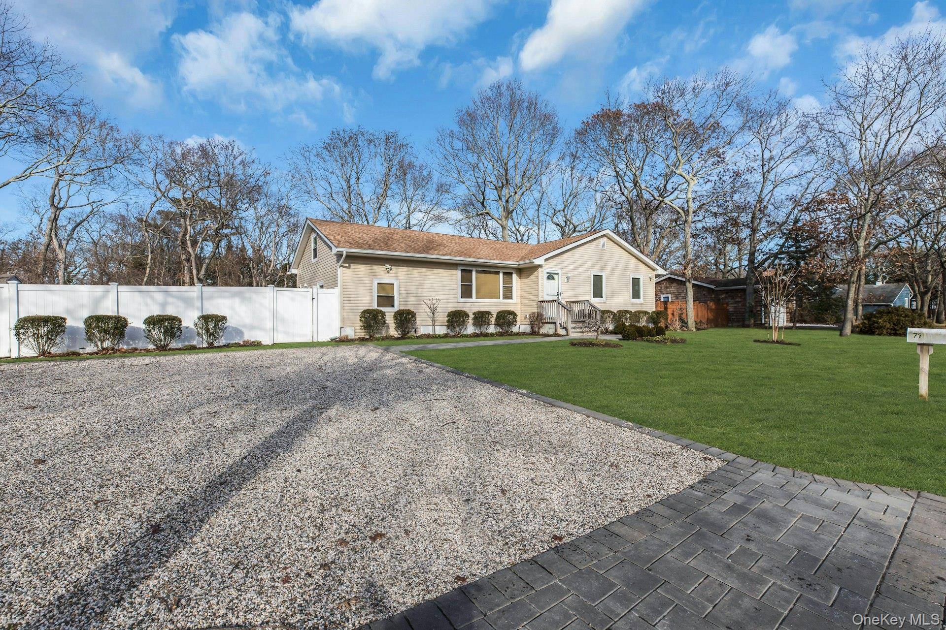 Casa com 3 Quartos à Venda em Hampton Bays - Nova Iorque - EUA - 2