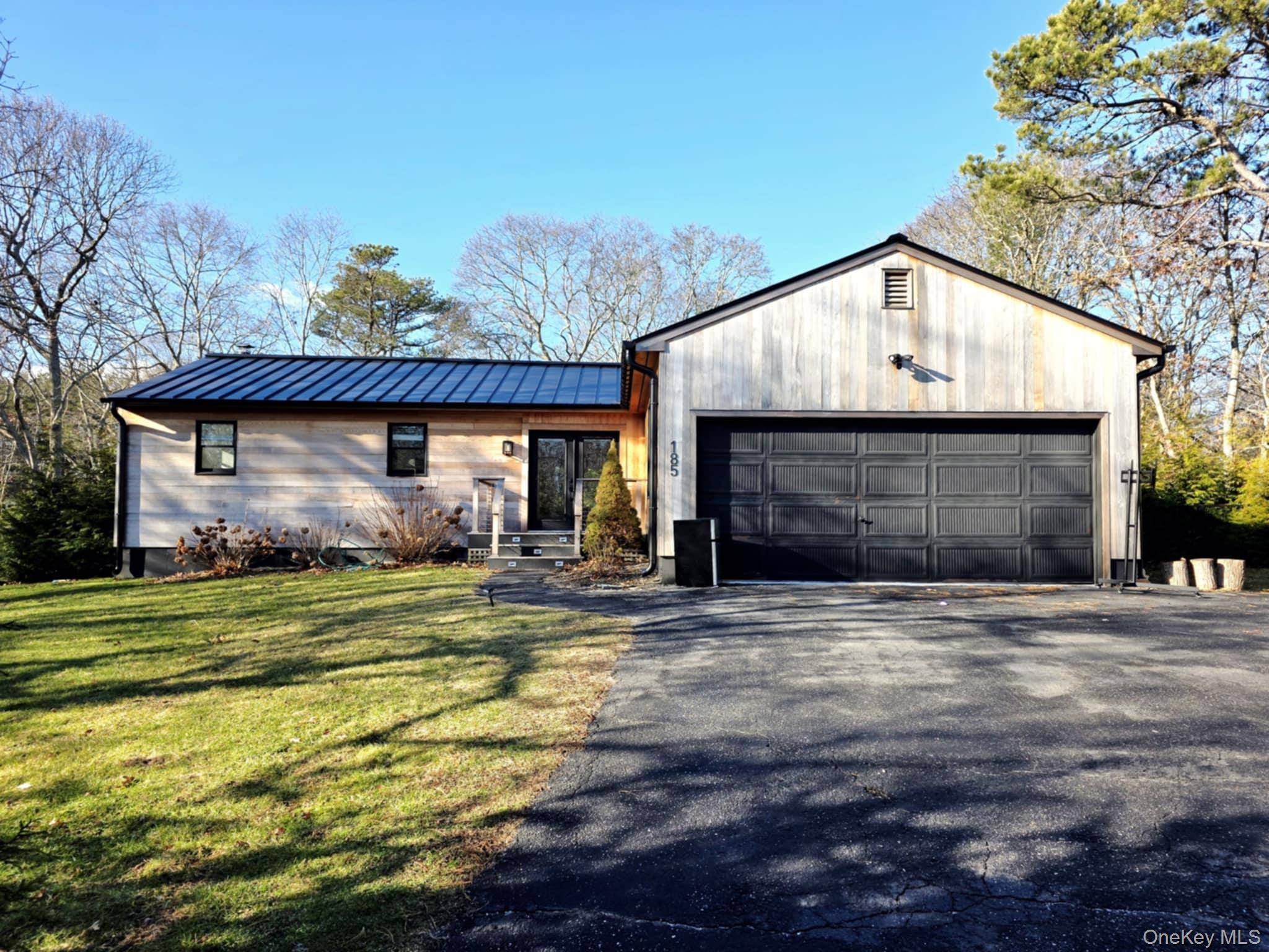 Casa com 3 Quartos à Venda em Hampton Bays - Nova Iorque - EUA - 1