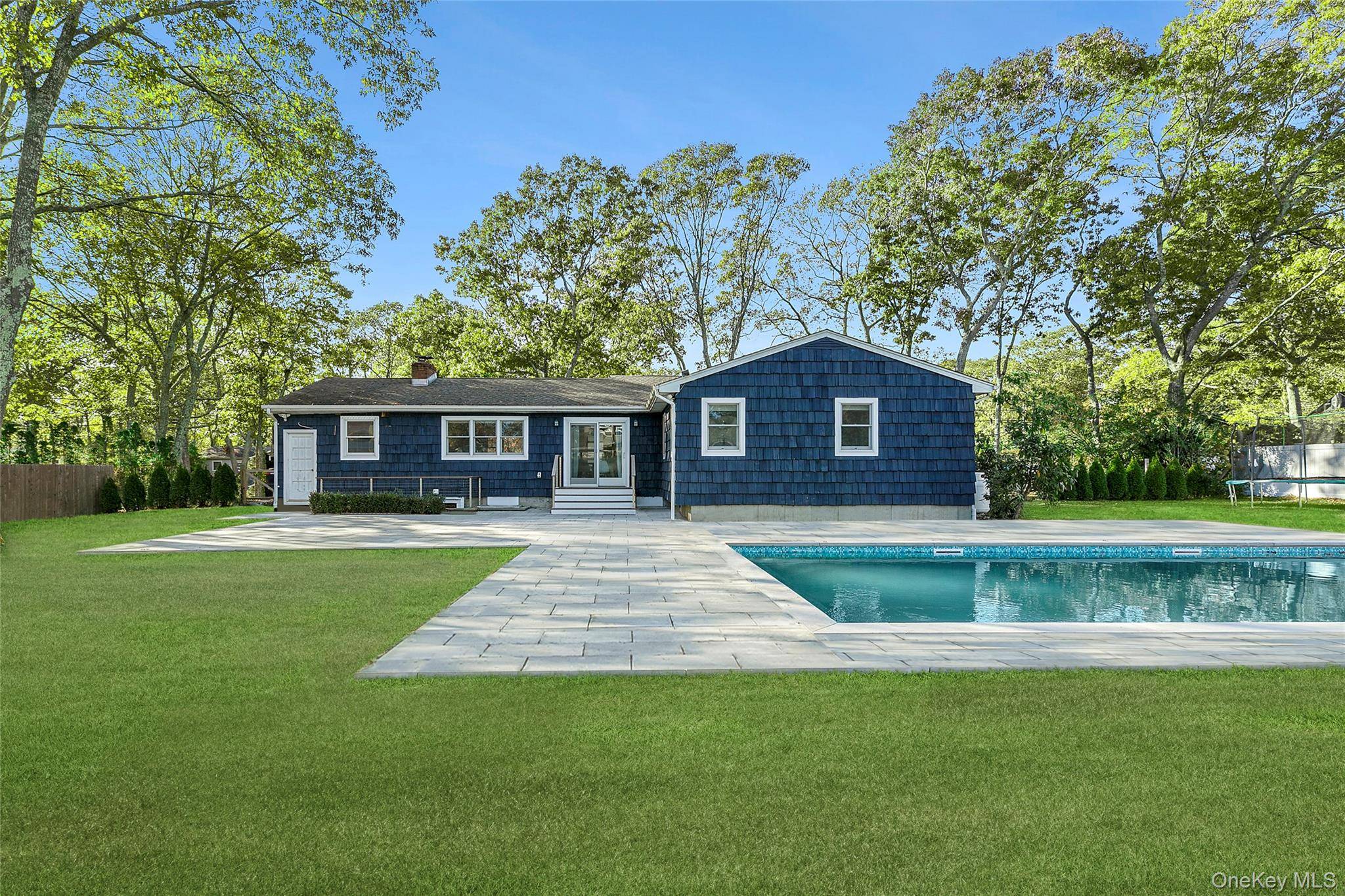 Casa com 3 Quartos à Venda em Hampton Bays - Nova Iorque - EUA - 1