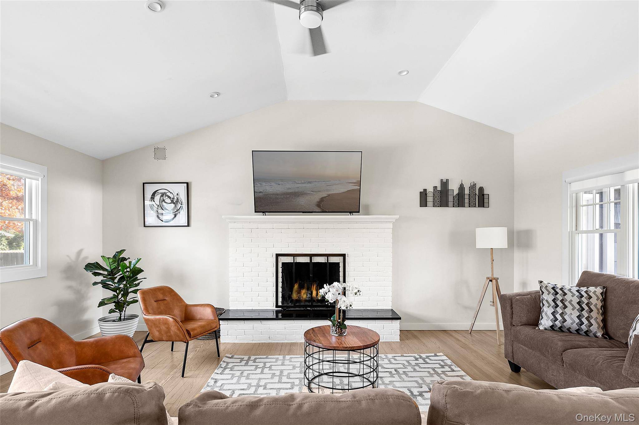 Casa com 3 Quartos à Venda em Hampton Bays - Nova Iorque - EUA - 2