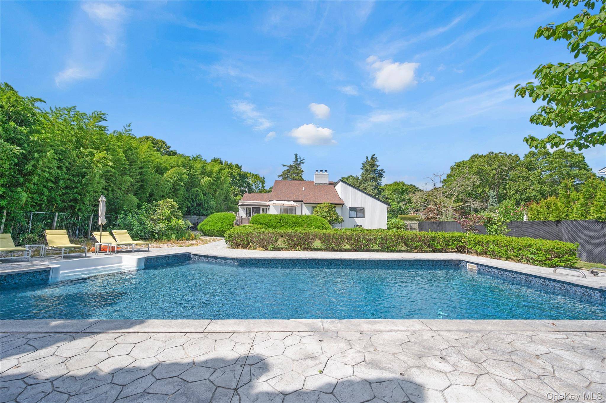 Casa com 3 Quartos à Venda em Hampton Bays - Nova Iorque - EUA - 1
