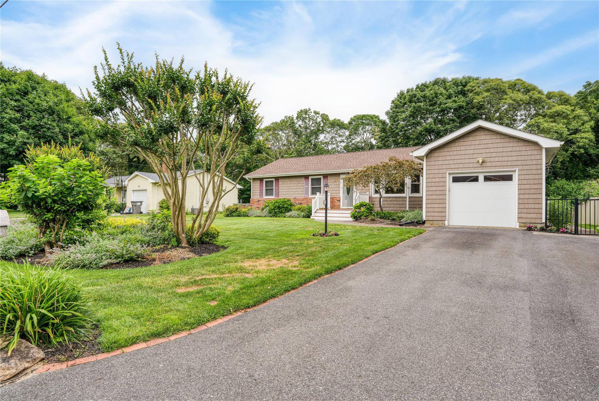Casa com 3 Quartos à Venda em Hampton Bays - Nova Iorque - EUA - 1