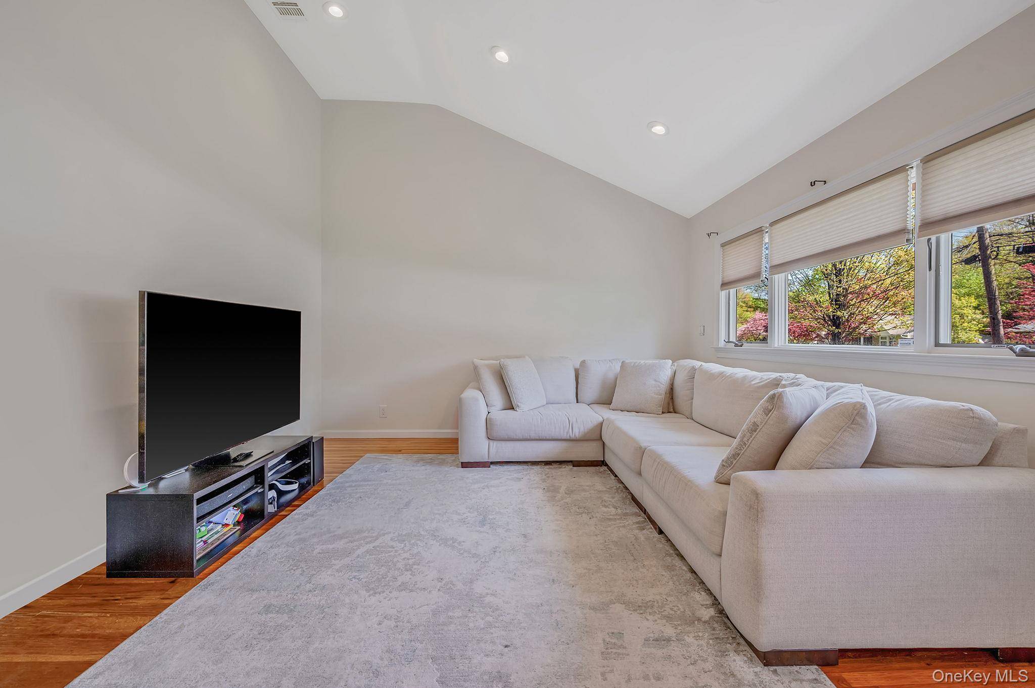 Casa com 3 Quartos à Venda em Huntington - Nova Iorque - EUA - 8