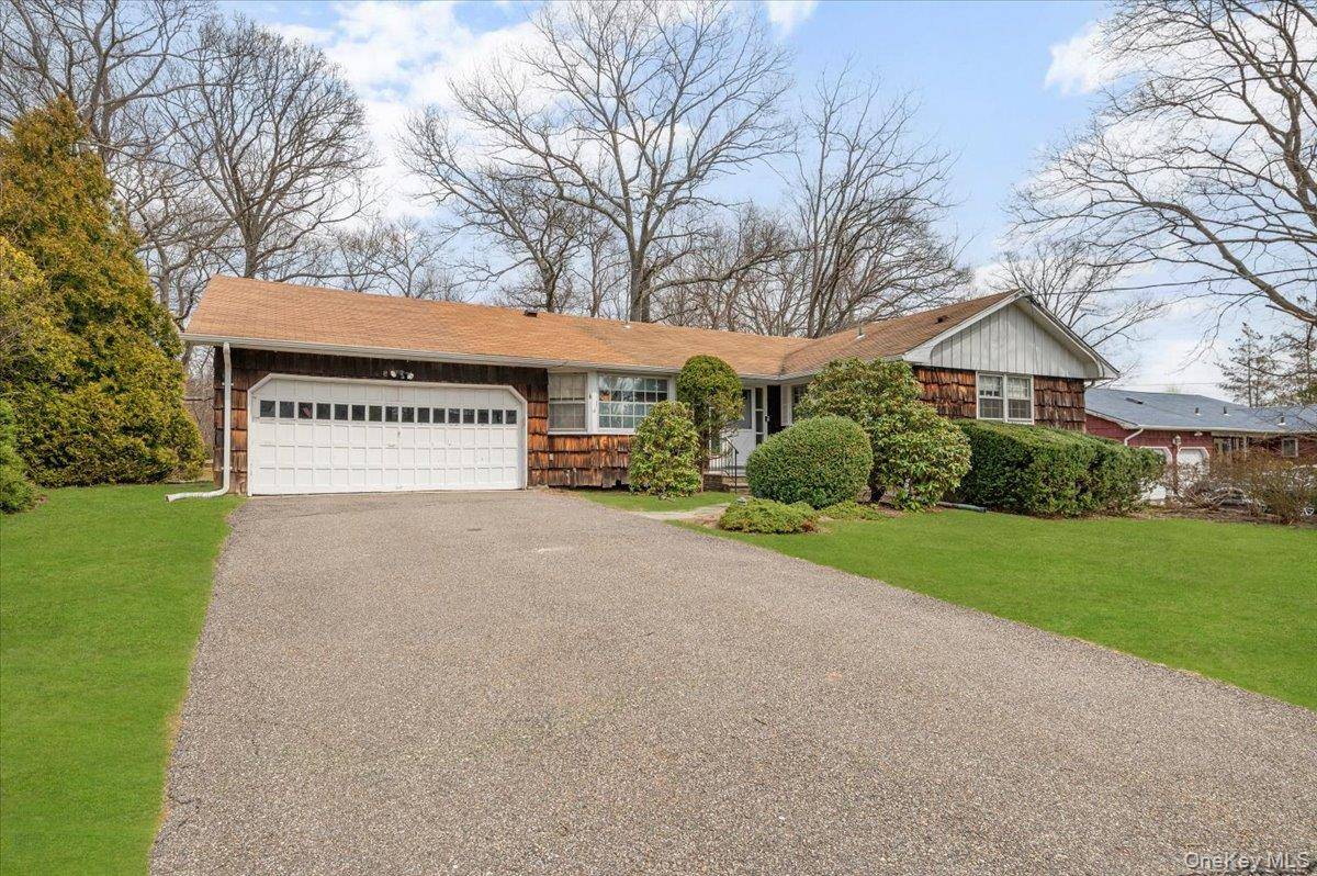 Casa de 3 Dormitorios en Venta en Huntington - Nueva York - EE. UU. - 1