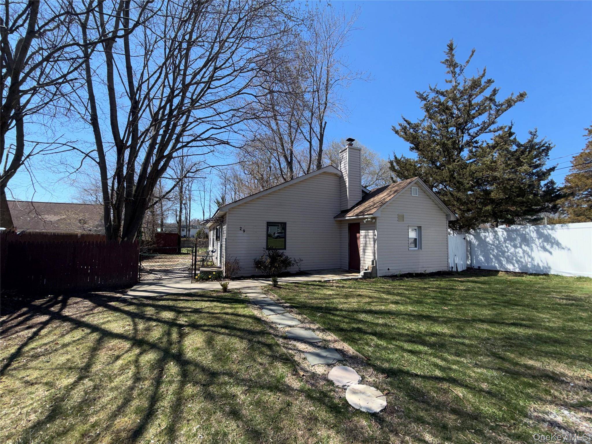 Casa com 3 Quartos à Venda em Huntington - Nova Iorque - EUA - 1