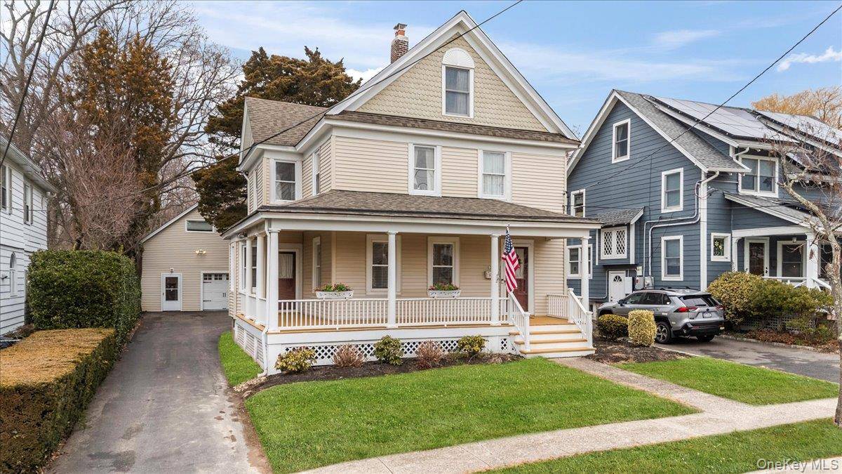 Casa de 3 Dormitorios en Venta en Huntington - Nueva York - EE. UU. - 1