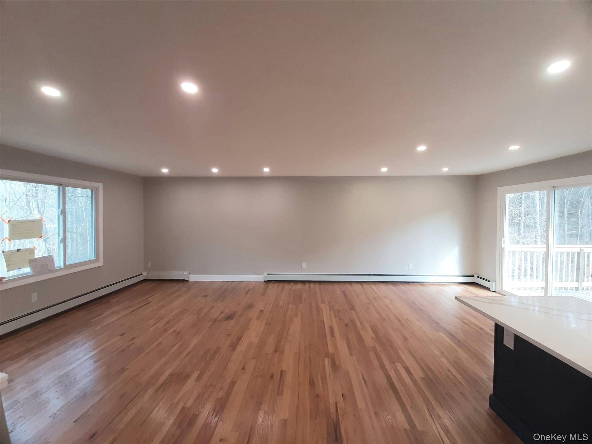 Casa com 3 Quartos à Venda em Hyde Park - Nova Iorque - EUA - 2