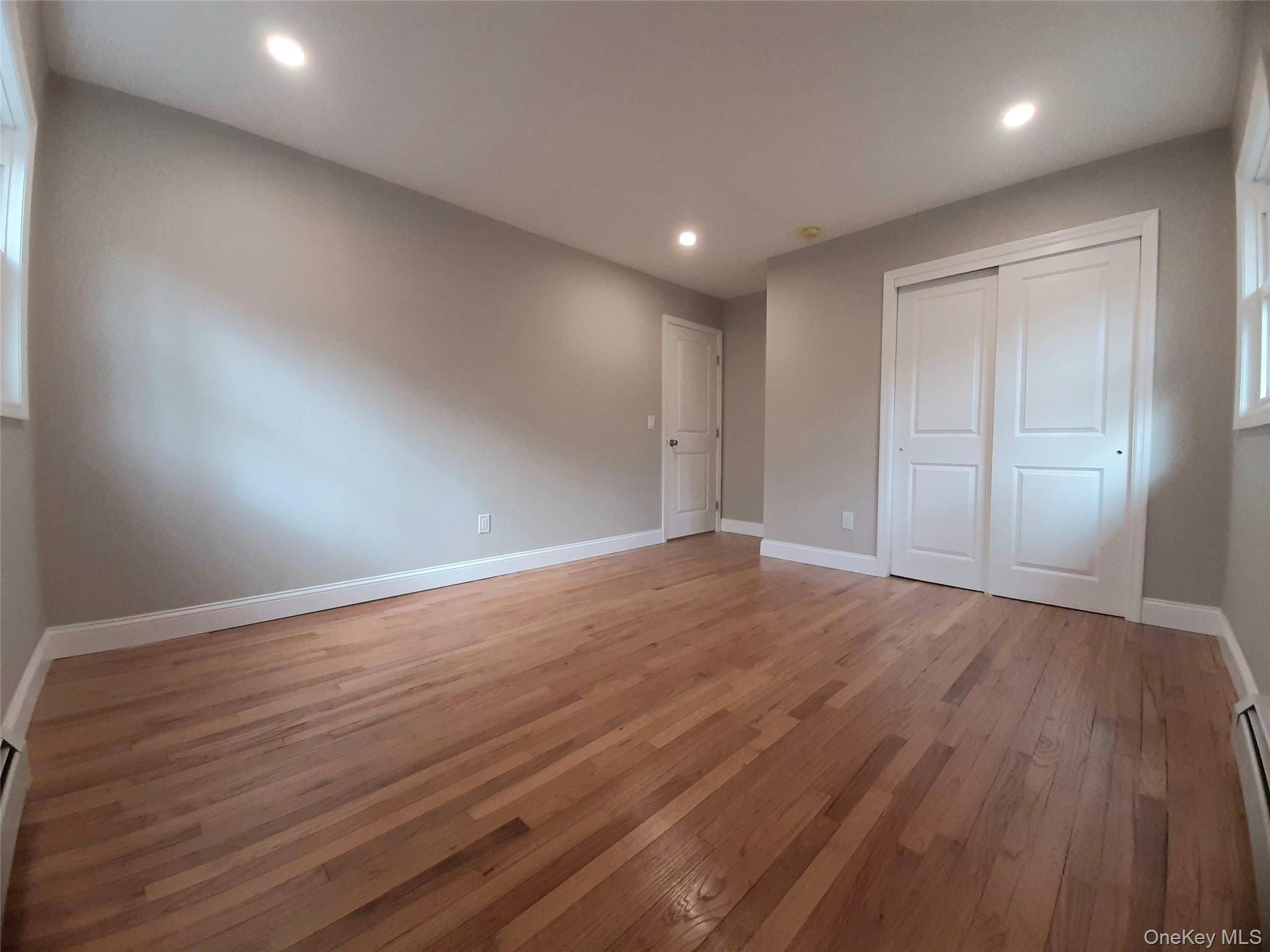 Casa com 3 Quartos à Venda em Hyde Park - Nova Iorque - EUA - 7
