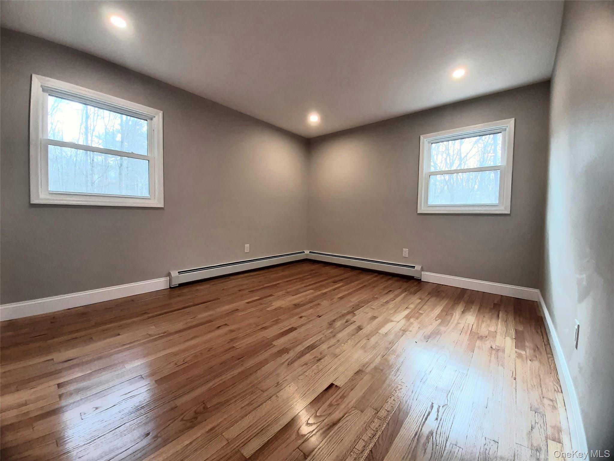 Casa com 3 Quartos à Venda em Hyde Park - Nova Iorque - EUA - 8