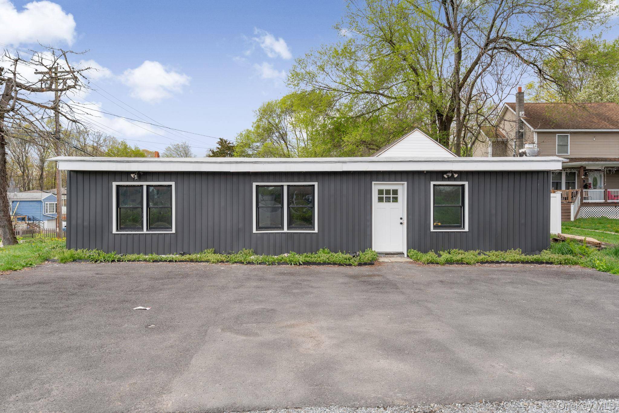 Casa de 3 Dormitorios en Venta en Hyde Park - Nueva York - EE. UU. - 2