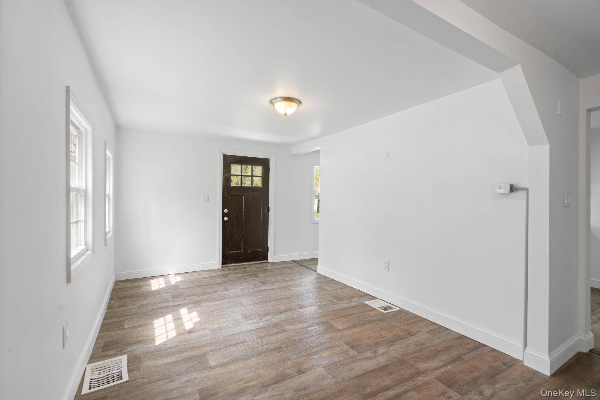 Casa de 3 Dormitorios en Venta en Hyde Park - Nueva York - EE. UU. - 4