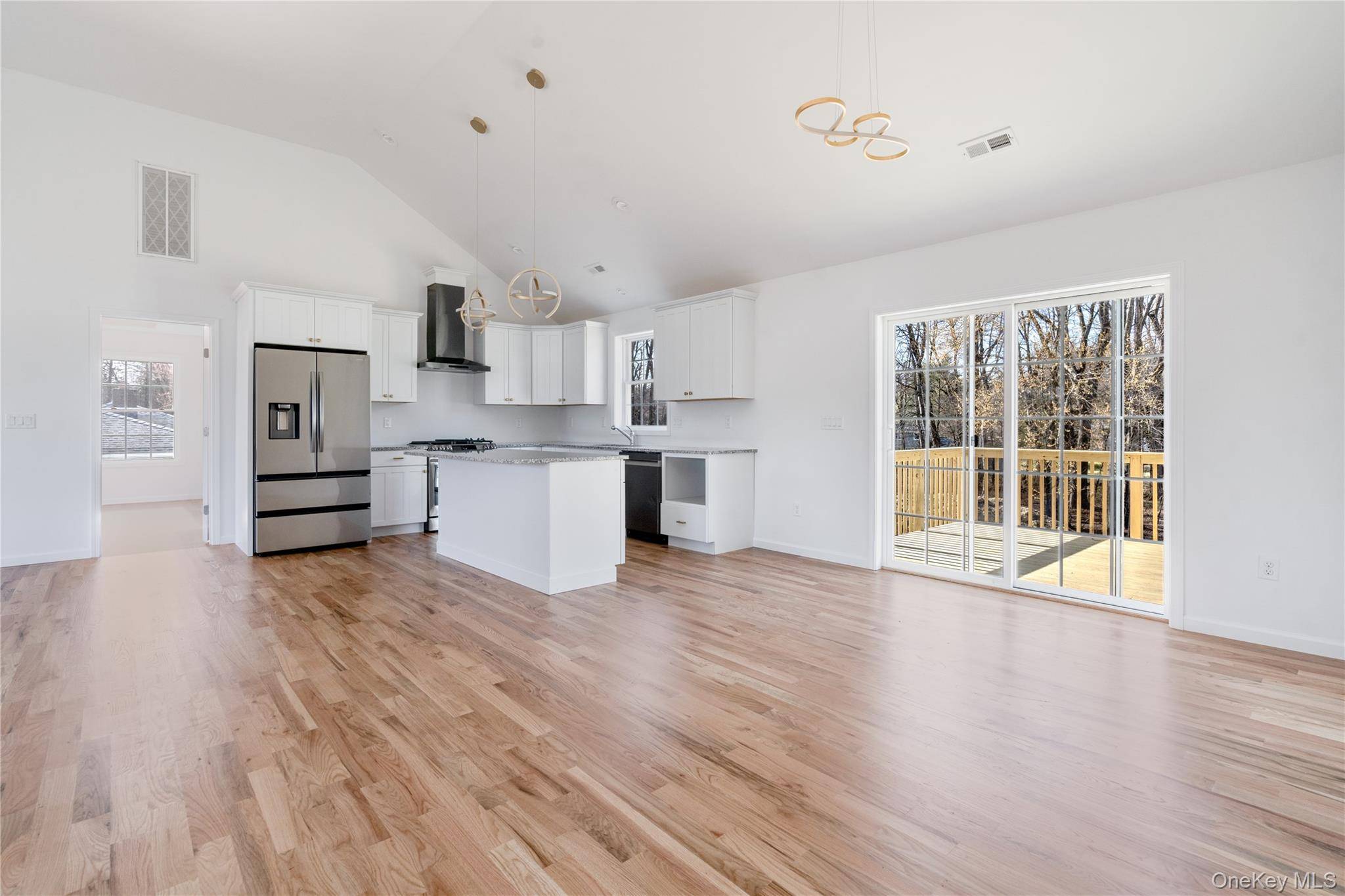 Casa de 3 Dormitorios en Venta en Hyde Park - Nueva York - EE. UU. - 2