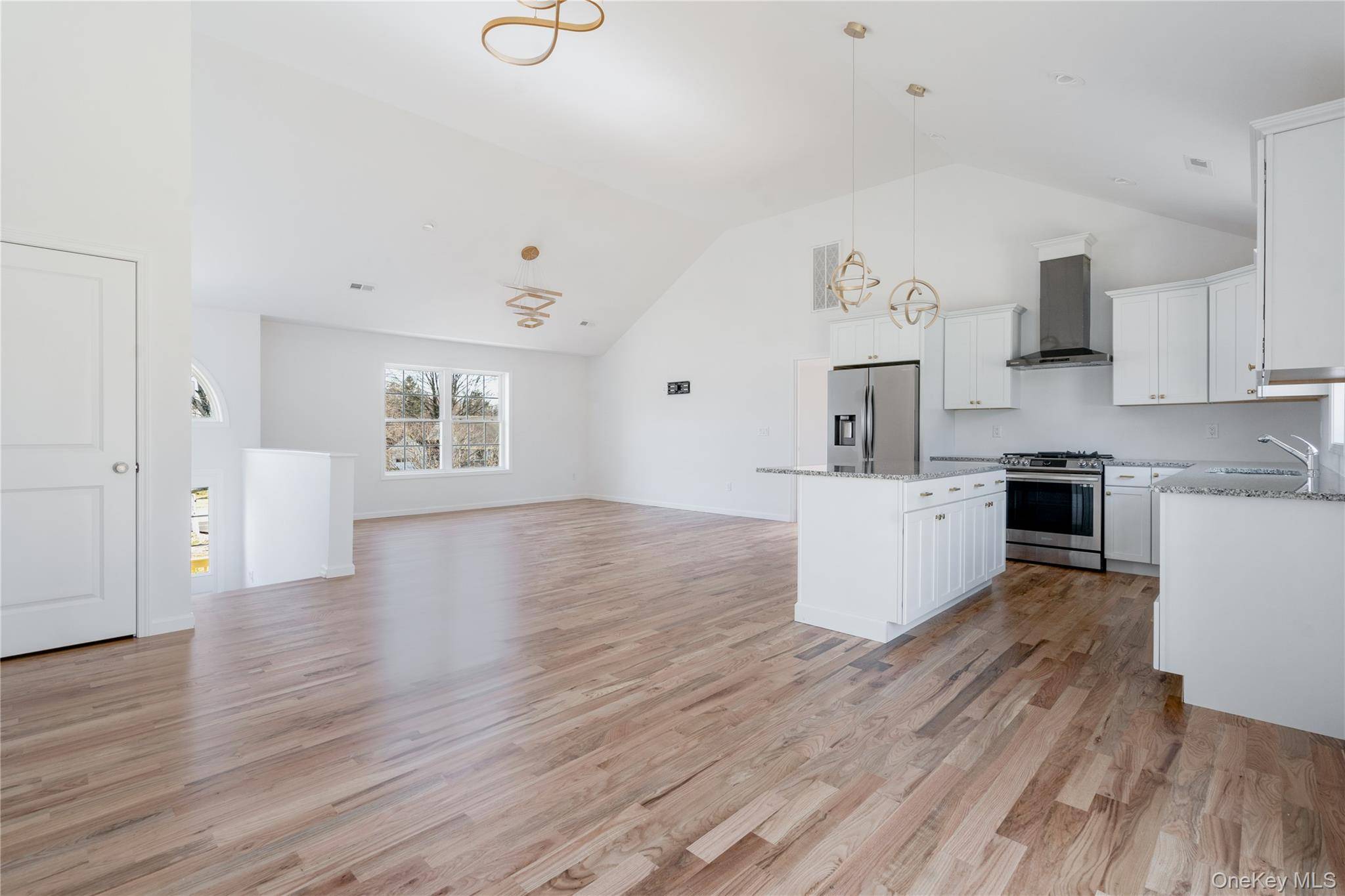 Casa de 3 Dormitorios en Venta en Hyde Park - Nueva York - EE. UU. - 4