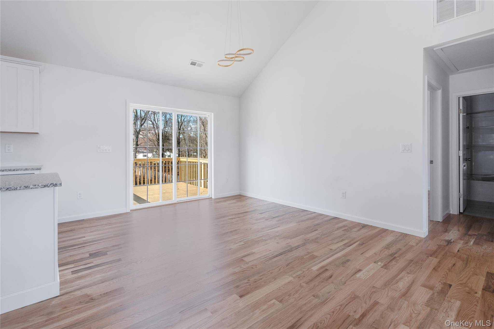 Casa de 3 Dormitorios en Venta en Hyde Park - Nueva York - EE. UU. - 5