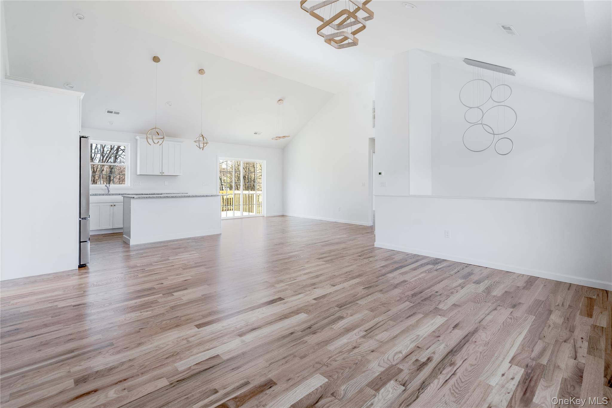 Casa de 3 Dormitorios en Venta en Hyde Park - Nueva York - EE. UU. - 6