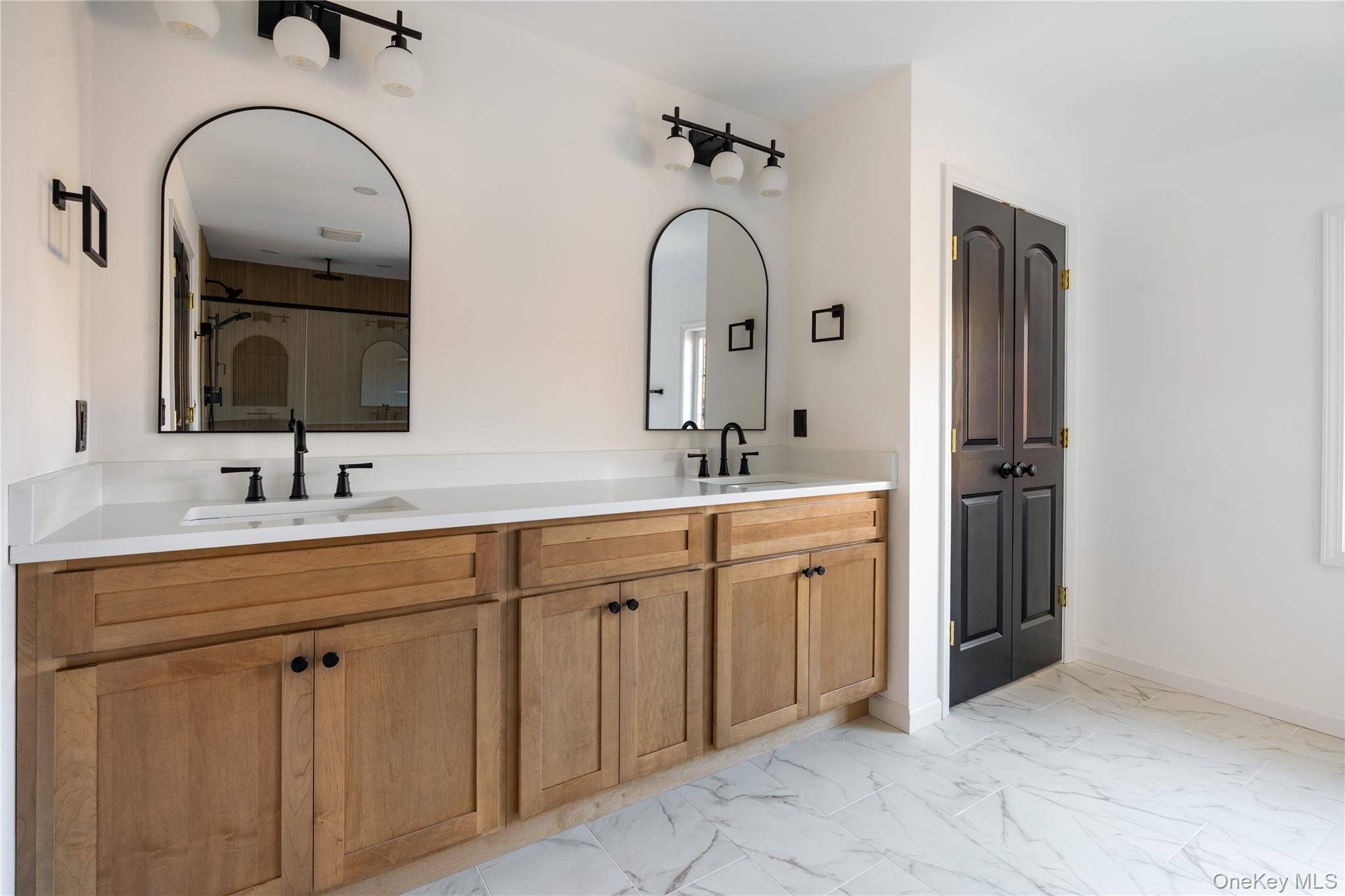 Casa de 3 Dormitorios en Venta en Hyde Park - Nueva York - EE. UU. - 8