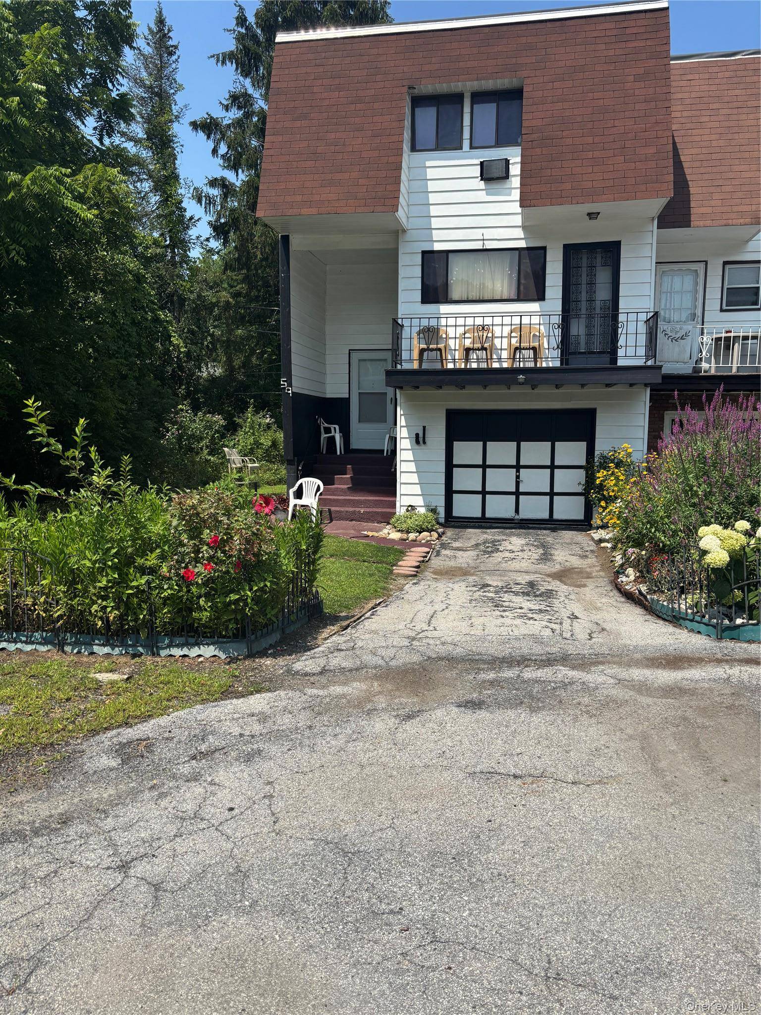 Casa com 3 Quartos à Venda em Hyde Park - Nova Iorque - EUA - 1
