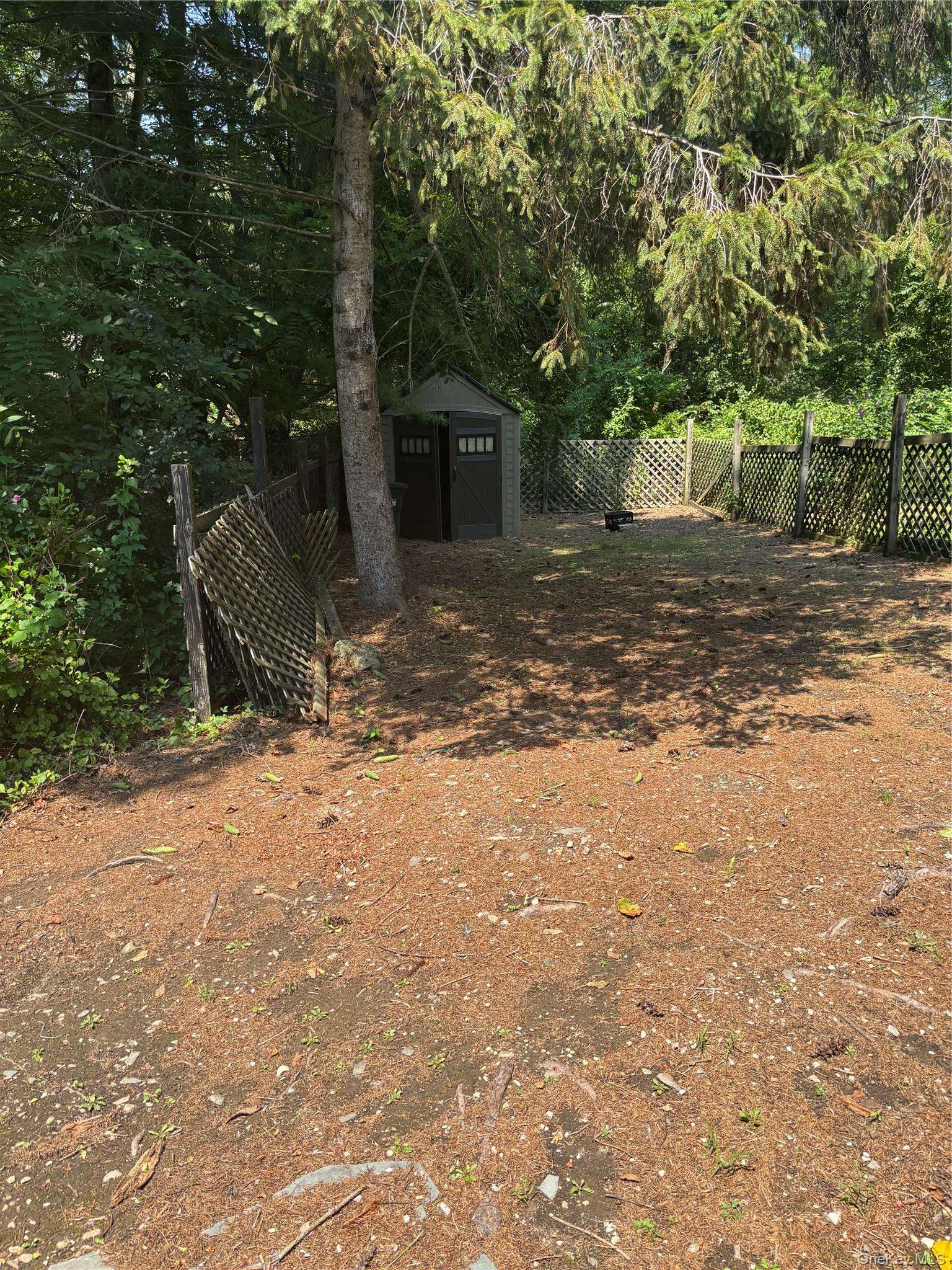 Casa com 3 Quartos à Venda em Hyde Park - Nova Iorque - EUA - 2