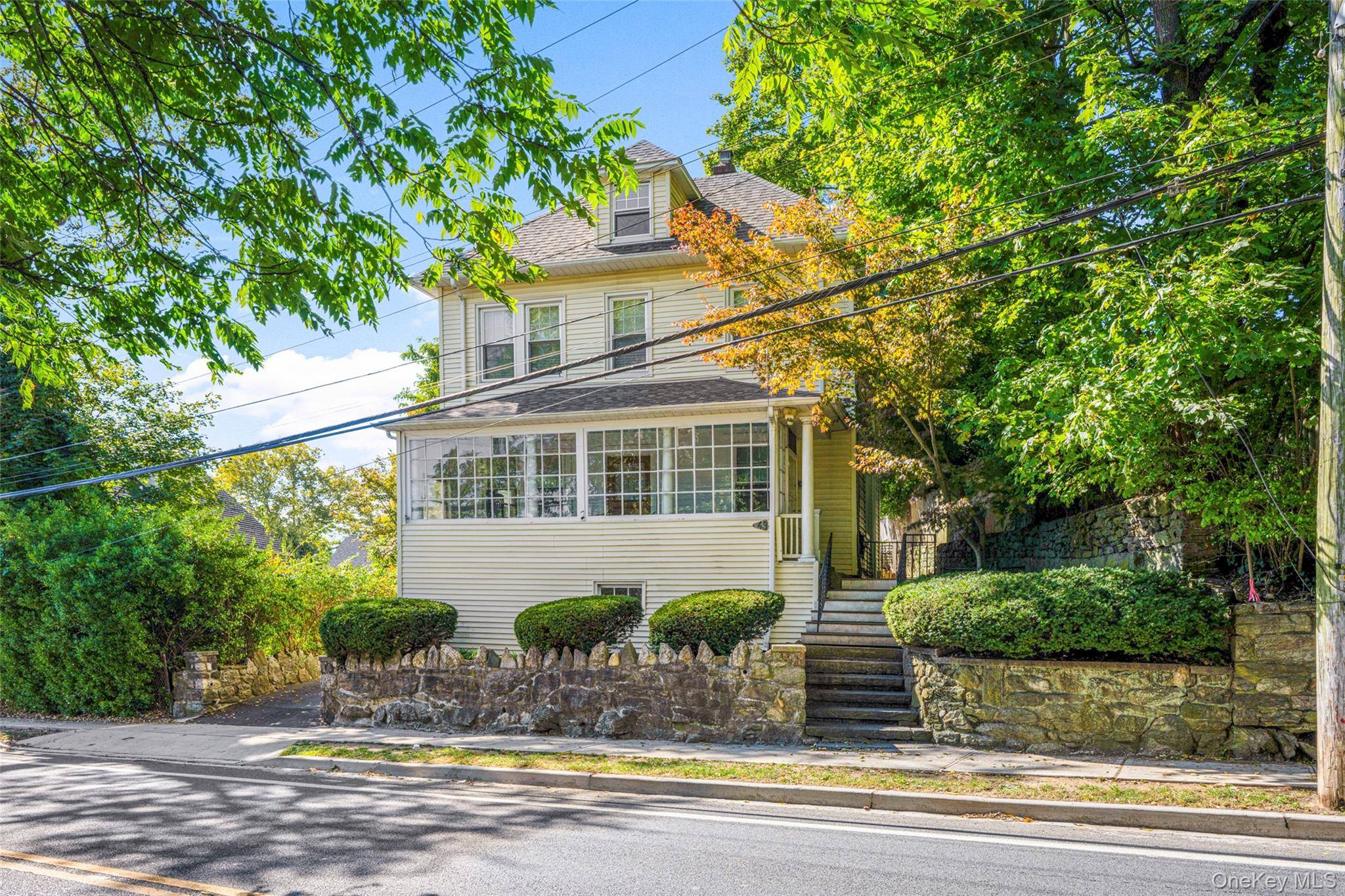 Casa de 3 Dormitorios en Venta en Larchmont - Nueva York - EE. UU. - 1