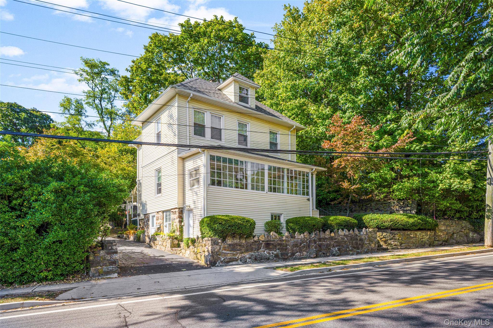Casa de 3 Dormitorios en Venta en Larchmont - Nueva York - EE. UU. - 2