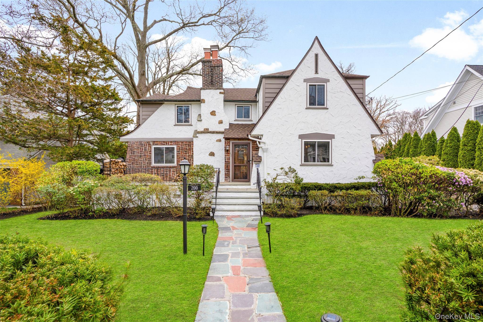 Casa de 3 Dormitorios en Venta en Larchmont - Nueva York - EE. UU. - 1