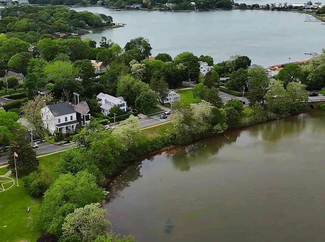 Casa de 3 Dormitorios en Venta en Sag Harbor - Nueva York - EE. UU. - 1
