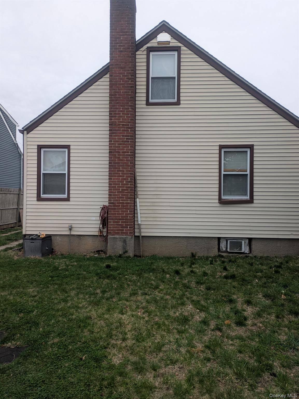 Casa de 3 Dormitorios en Venta en Uniondale - Nueva York - EE. UU. - 2