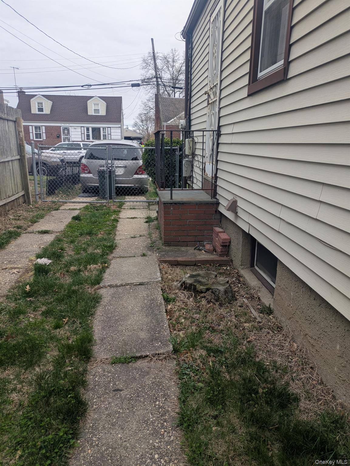 Casa de 3 Dormitorios en Venta en Uniondale - Nueva York - EE. UU. - 3
