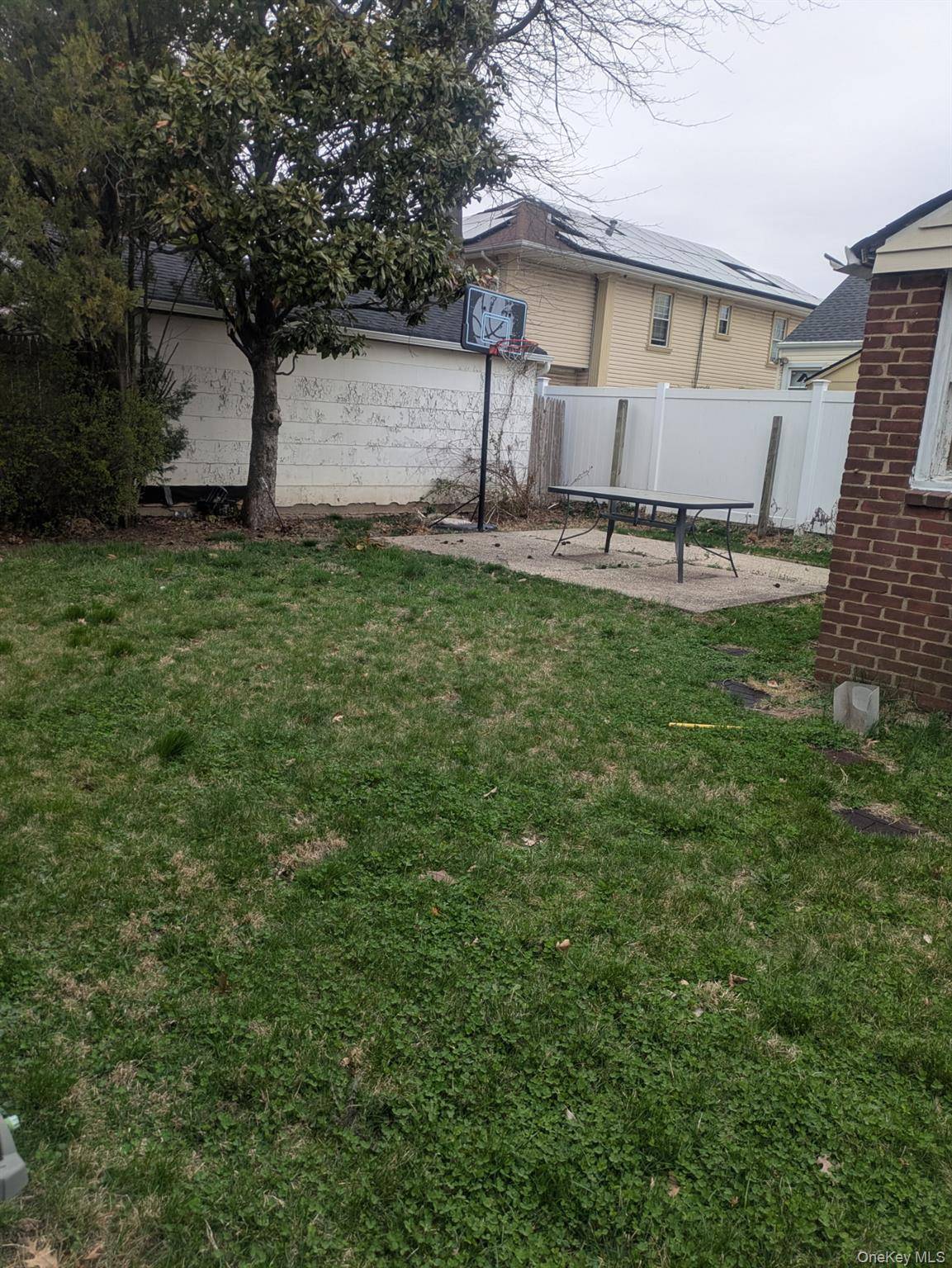 Casa de 3 Dormitorios en Venta en Uniondale - Nueva York - EE. UU. - 4